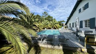 MAGNIFIQUE VILLA D'ARCHITECTE DE TYPE T7 DE 225 M2 BORD DE MER
