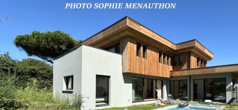 SUPERBE VILLA D'ARCHITECTE DE TYPE T6 DE 215 M2 AVEC PISCINE
