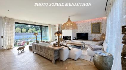 SUPERBE VILLA D'ARCHITECTE DE TYPE T6 DE 215 M2 AVEC PISCINE
