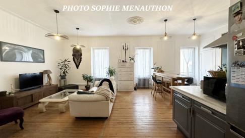 MAISON DE VILLE DE TYPE T7 DE 180 M2 
