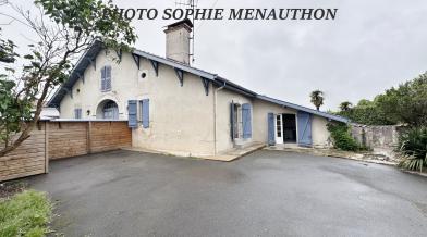 CORPS DE FERME DU 18 EME DE TYPE 11 PIECES DE 225 M2 DIVISEE EN 3 LOGEMENTS: T5 + T3 BIS + T2 
