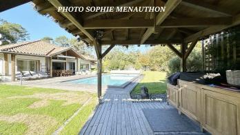 VILLA CONTEMPORAINE DE TYPE T6 DE 143 M2 AVEC PISCINE
