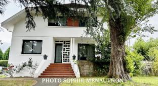 MAISON DE CARACTERE DE TYPE T6 DE 200 M2 AVEC PISCINE + SOUS SOL DE 100 m2 
