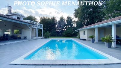 JOLIE FERME DE TYPE T8 DE 270 M2 + ATELIER DE 150 M2 ENVIRON + GARAGE DE 35 M2 + POOL HOUSE DE 56 M2