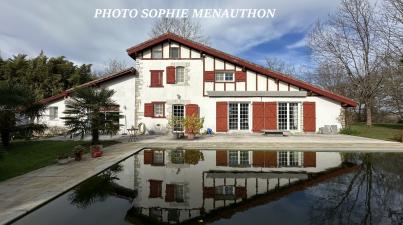 SUPERBE MAISON DE CARACTERE DE 230 M2 SUR 2 HECTARES
