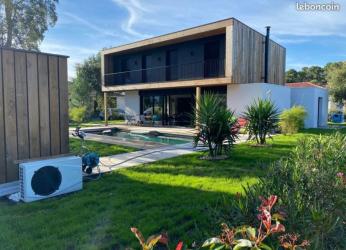 VILLA D'ARCHITECTE DE TYPE T6 de 170 m2 AVEC PISCINE 
