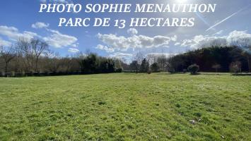 PROPRIETE DE 13 HECTARES DE TYPE T11 DE 400 M2 AVEC PISCINE ET TENNIS
