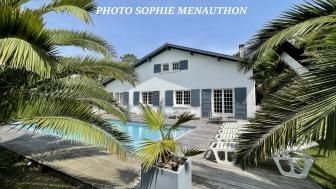 MAGNIFIQUE VILLA D'ARCHITECTE DE TYPE T7 DE 225 M2 BORD DE MER
