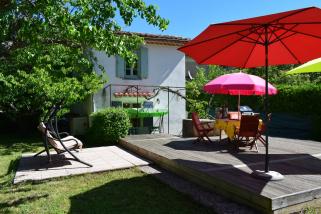 Maison de village avec jardin
