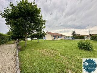 VILLA PLAIN PIED TERRAIN CLOTURE 
