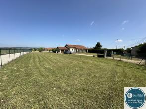 Villa quatre chambres, terrain constructible
