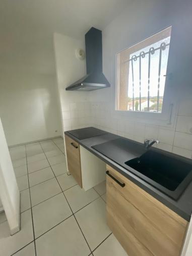BRUGUIERES - BEL APPARTEMENT T3 de 77 M�  PREMIER ETAGE - 2 PLACES DE STATIONNEMENT-
