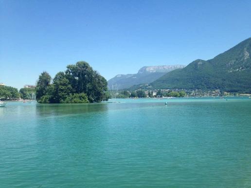 PROCHAINEMENT ! C'est � Annecy, � la fronti�re de Suisse, que nous vous proposons ce superbe lo