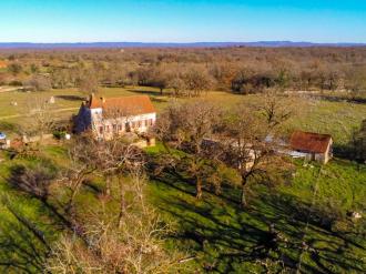 Bel ensemble Quercynois sur 5 hectares de terrain
