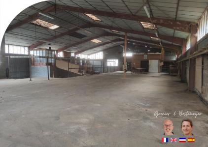 A VENDRE EN AVEYRON : Ancien Atelier de Menuiserie / Local Professionnel 
