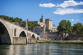 PROCHAINEMENT ! Les Angles, aux portes d'Avignon, SUPERBE logement haut de gamme � �trenner !!!