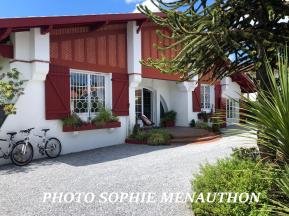 MAISON DE CARACTERE DES ANNEES 30  DE TYPE 8 PIECES DE 200 M2 SUR UNE PARCELLE DE 837 M2 AVEC PISCIN