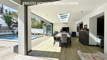 MAISON BOURGEOISE DE TYPE 8 PIECES DE 320 M2 AVEC PISCINE ET DOUBLE GARAGE
