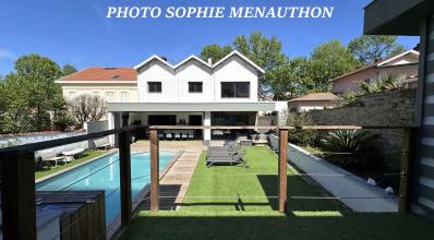 MAISON BOURGEOISE DE TYPE 8 PIECES DE 320 M2 AVEC PISCINE ET DOUBLE GARAGE
