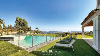 SOUS LE SOLEIL EXACTEMENT �
