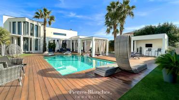 UN JARDIN PARFUM� �
