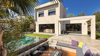 L'INVITATION AU VOYAGE �
