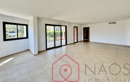 Appartement de 4 pi�ces en RDC surelev�
