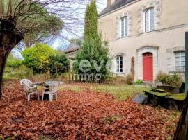 Belle demeure du 19me dans petit village de caractre en bord de Loire
