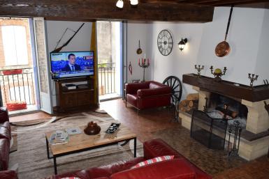 MAISON DE VILLAGE AVEC COUR  
