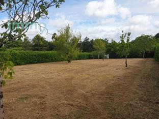 Emplacement id�al pour ce grand terrain sur Niort
