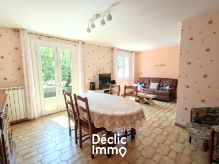 Maison sur sous-sol avec vie de plain-pied

