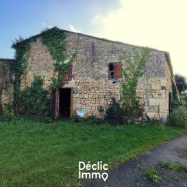 DEPENDANCE A RENOVER pour habitation ou stockage sur LE DOUHET
