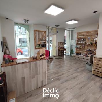 LOCAL COMMERCIAL DE 65 M� AVEC PARKING DANS CENTRE VILLE DE SAINTES
