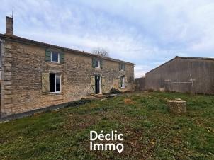 Authentique Maison en pierre au cur du Marais Poitevin
