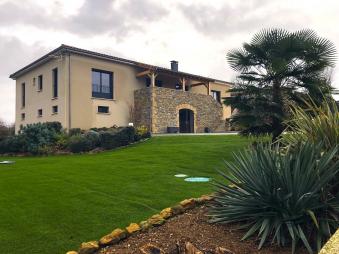 Proche Figeac, très belle maison d&apos;architecte avec terrain clos et piscine
