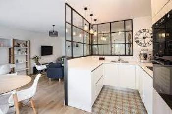 A SAISIR Bien d'exception ! A proximit des commerces et de nombreuses coles, Superbe studio 
