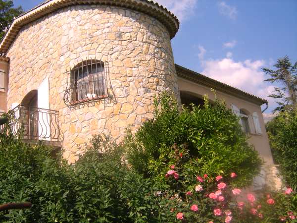 REZ DE VILLA MEUBLE 4*  NEUF 20MN SOPHIA
