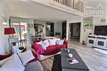 Maison d'architecte 9 pi�ces sur parc arbor� Chartres de Bretagne
