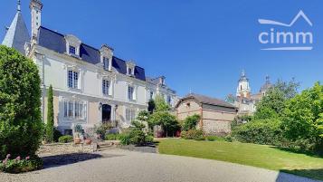 MAISON DE MA�TRE 9 PIECES CENTRE VILLE SEGRE

