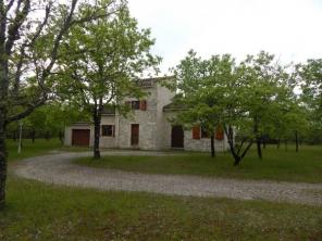 LABENQUE 46230, Maison en pierre ann�e 2000, 132m� hab, sur 4500 m� de terrain arbor�e..
