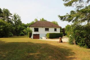 Agr�able pavillon de 160 m2 � proximit� d'un �tang de p�che
