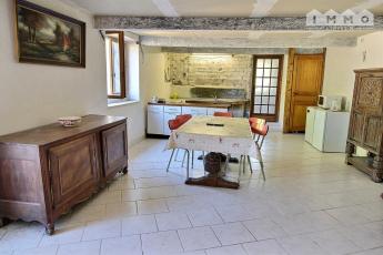 A vendre Erize la Brul�e agr�ble maison � r�nover  
