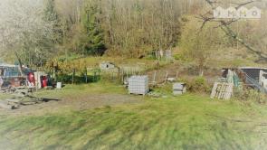 Maison avec 2 logements de 180m2 avec spacieux terrain de 3777m2 
