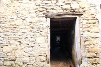 A vendre une remise en pierre de 62 m� avec une cour de 22 m�
