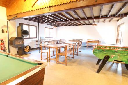 A vendre un local d'activit� de 124m� avec sous sol qui peux �tre transform� en logement de fon