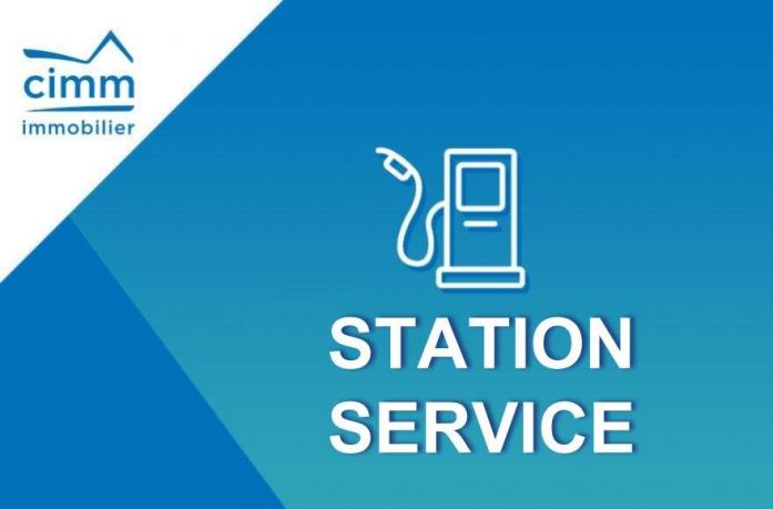 COUTANCES � MURS ET FONDS DE STATION SERVICE
