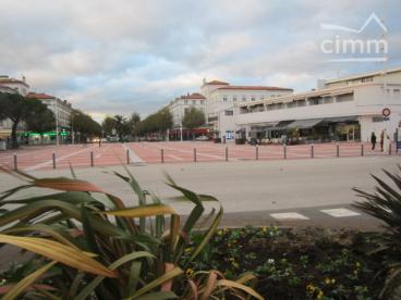 LOCAL id�alement situ� HYPER CENTRE
