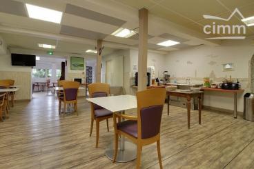 � VENDRE : H�tel / Caf� / Restaurant face � une gare
