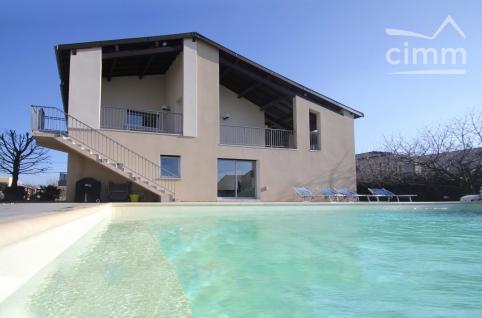 Villa d'architecte 285 m� sur terrain 1618 m�
