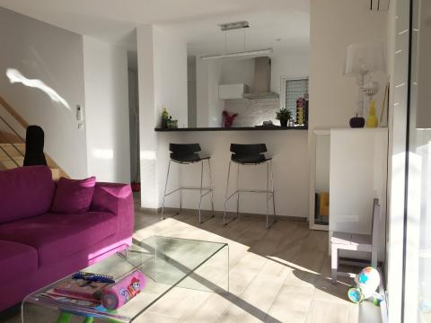 Villa de 2017 de type 4 sur 273 m� de parcelle
